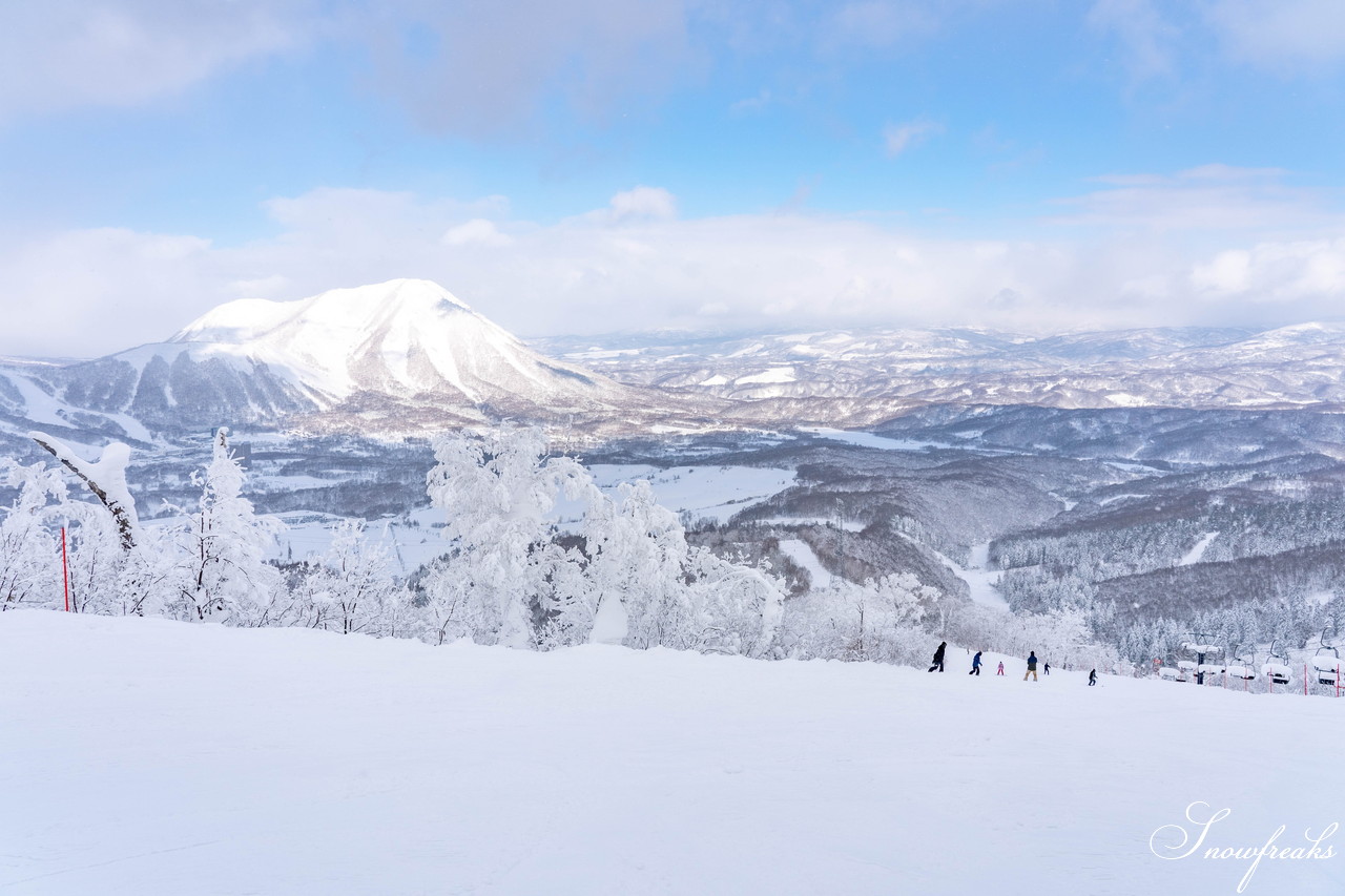 ルスツリゾート　2日間の吹雪の後の青空。たっぷり新雪が降り積もった樹氷林の中を滑る！